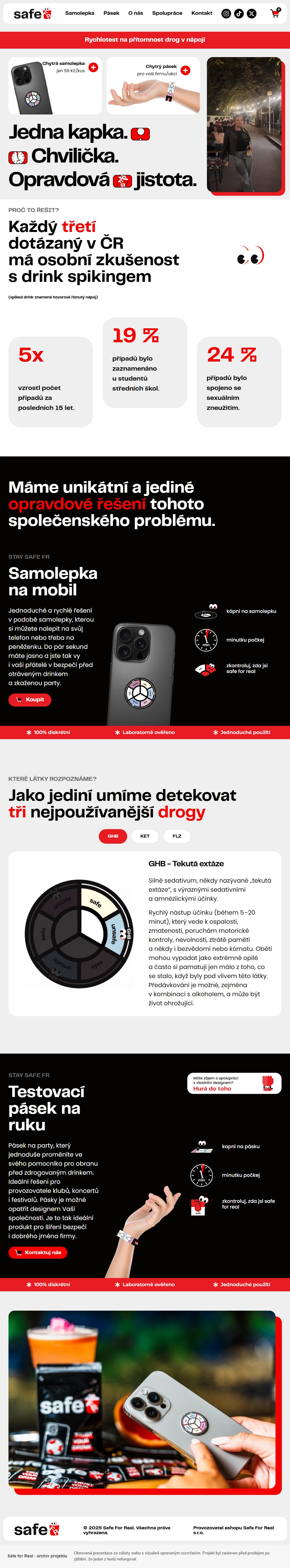 Obnovená landing page Safe for Real: samolepka na telefonu a testovací pásek.